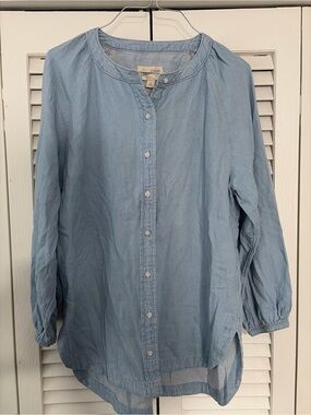 Universal Thread Light Blue Button-Front Women's Top